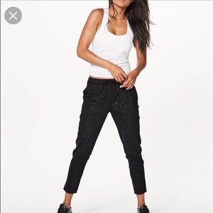 Lululemom Desert Snake Jet Crop Slim 4